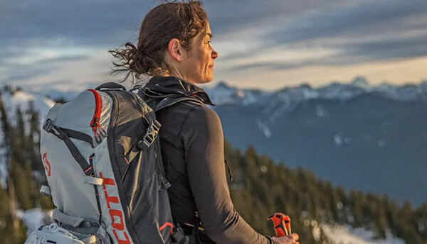 Laviinivarustus: elup&auml;&auml;stev komplekt m&auml;gedes liikujale