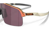 Päikeseprillid OAKLEY Sutro Lite Matte Red Gold Colorshift Prizm Road Black