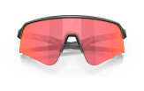Päikeseprillid OAKLEY Sutro Lite Sweep Matte Carbon Prizm Trail Torch