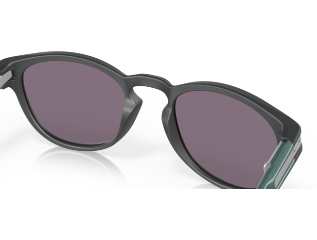 Päikeseprillid OAKLEY Latch Matte Carbon Prizm Grey