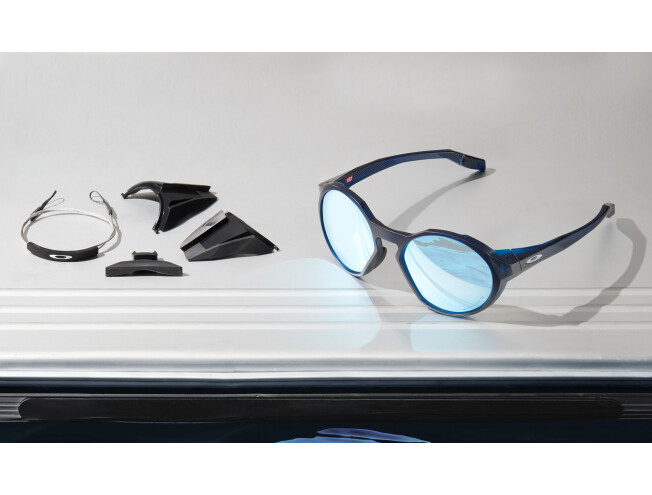 Päikeseprillid OAKLEY Clifden Matte Translucent Blue Prizm Deep Water Polarized