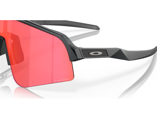 Päikeseprillid OAKLEY Sutro Lite Sweep Matte Carbon Prizm Trail Torch
