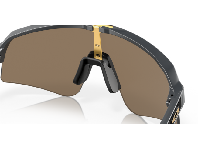 Päikeseprillid OAKLEY Sutro Lite Sweep Matte Carbon Prizm 24k