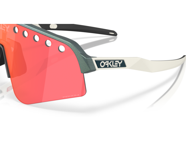 Päikeseprillid OAKLEY Sutro Lite Sweep Matte Silver/Blue Colorshift Prizm Trail Torch