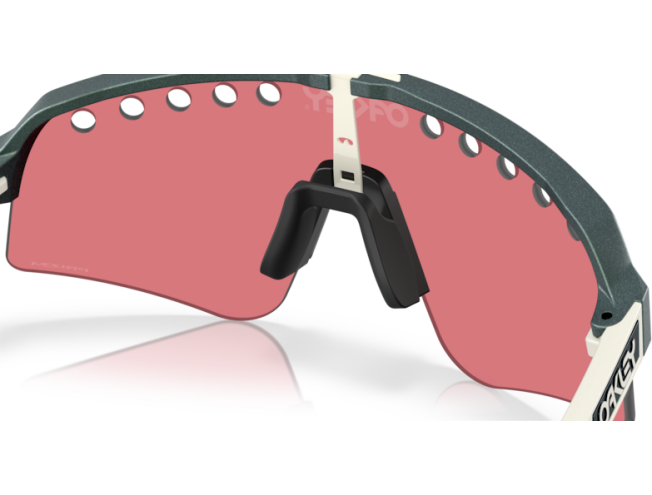 Päikeseprillid OAKLEY Sutro Lite Sweep Matte Silver/Blue Colorshift Prizm Trail Torch